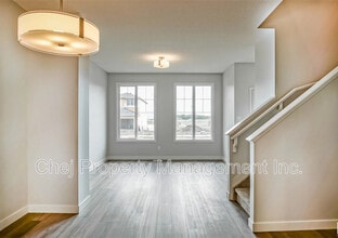 17 Nouveau Dr in St. Albert, AB - Building Photo - Building Photo