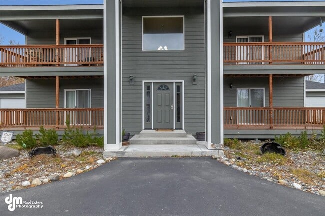 5020 S Mainsail Ave, Unit 2 in Wasilla, AK - Foto de edificio - Building Photo
