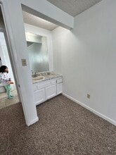 4404 Forrest Rd, Unit 2 in Anchorage, AK - Foto de edificio - Building Photo