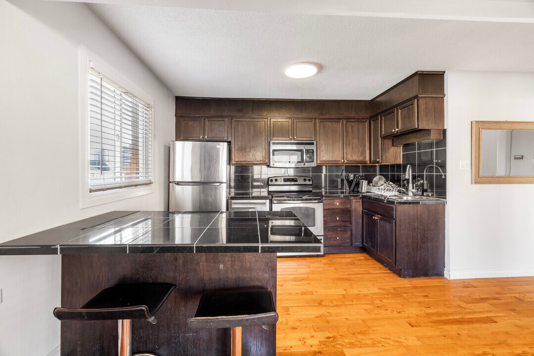 2151 Hamilton St in Regina, SK - Building Photo