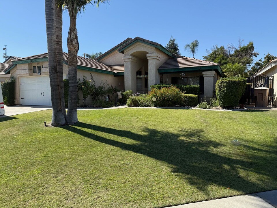 10107 Boone Valley Dr in Bakersfield, CA - Building Photo