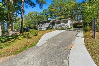 3268 Briarwood Blvd in East Point, GA - Building Photo - Building Photo