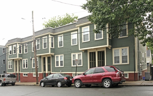 115 Fifth St in Cambridge, MA - Foto de edificio - Building Photo