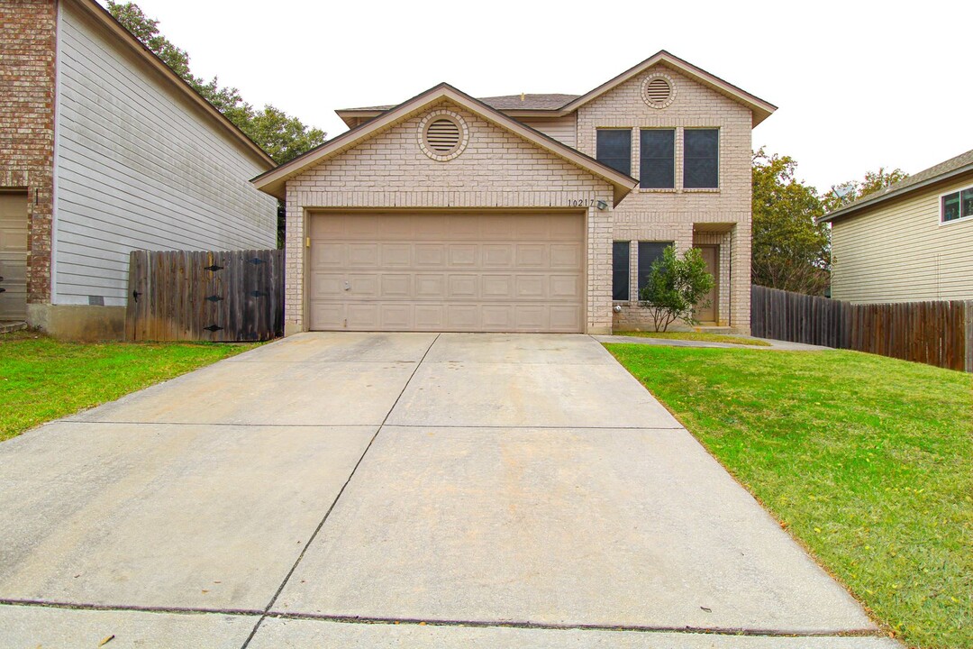 10217 Sandbrook Hill in San Antonio, TX - Building Photo