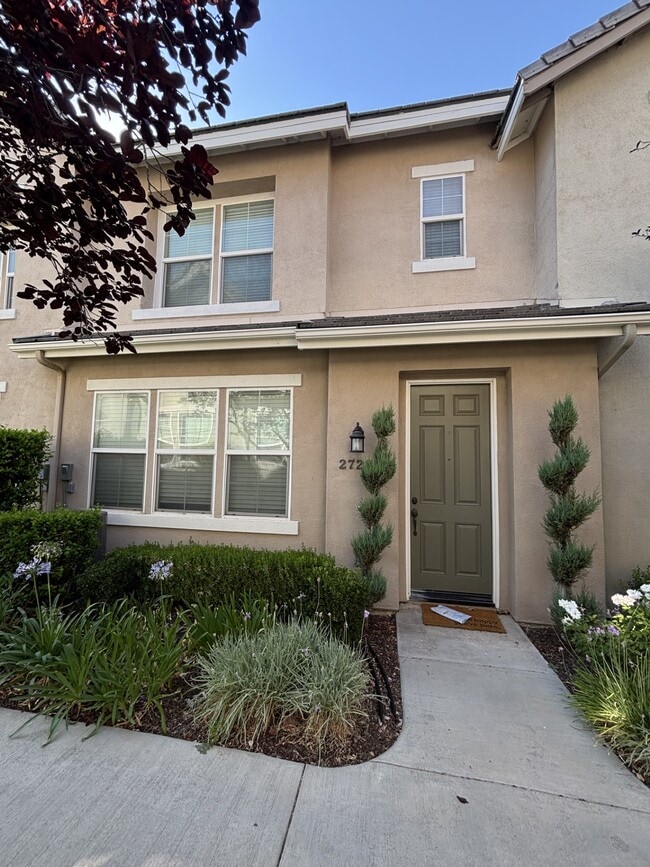27290 Arbor Pl