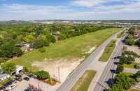 Residences at Thousand Oaks in San Antonio, TX - Building Photo - Building Photo