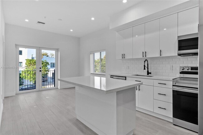 1786 SW 9th St in Miami, FL - Building Photo - Building Photo