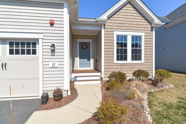 17 Walnut Way in Hopkinton, MA - Building Photo - Building Photo
