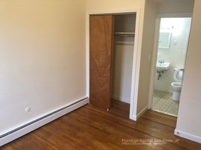 164 N Beacon St, Unit 22 in Boston, MA - Building Photo - Building Photo