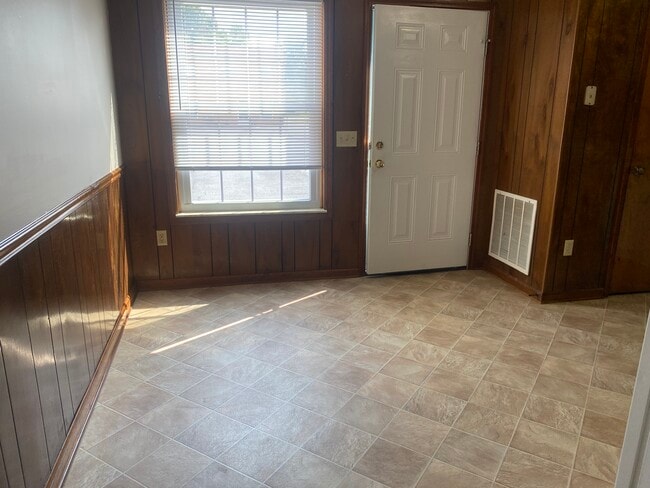 103 Skyview Dr, Unit Apt 1 in Greeneville, TN - Building Photo - Building Photo