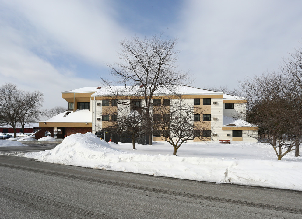 Greenport Manor in Hudson, NY - Building Photo