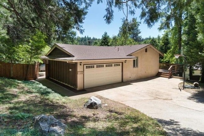 26232 Parkwood Dr E in Pioneer, CA - Building Photo - Building Photo