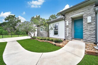 28402 Calaveras Creek Ct, Unit 5111-B in Huffman, TX - Building Photo - Building Photo