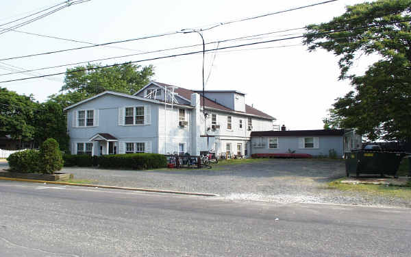 354 Shore Dr in Highlands, NJ - Building Photo