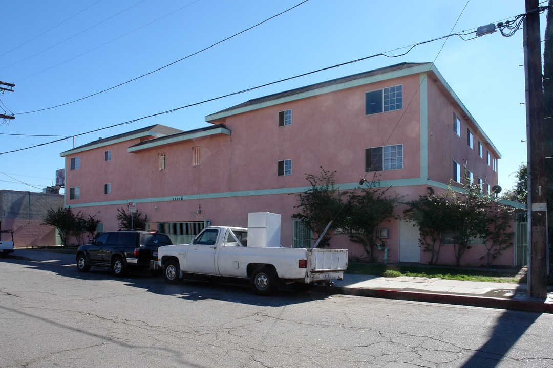 11718 Cohasset St in North Hollywood, CA - Building Photo