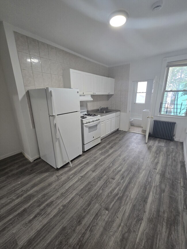 68 Rose Ave in Jersey City, NJ - Building Photo - Building Photo