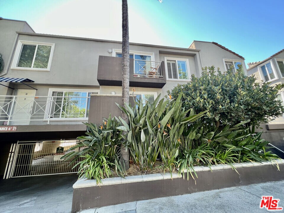 355 N Maple St in Burbank, CA - Building Photo
