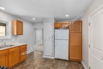 1308 Leonard St NW in Grand Rapids, MI - Building Photo - Building Photo