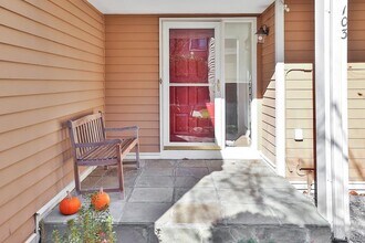 103 Rambling Brook Rd in Chappaqua, NY - Building Photo - Building Photo