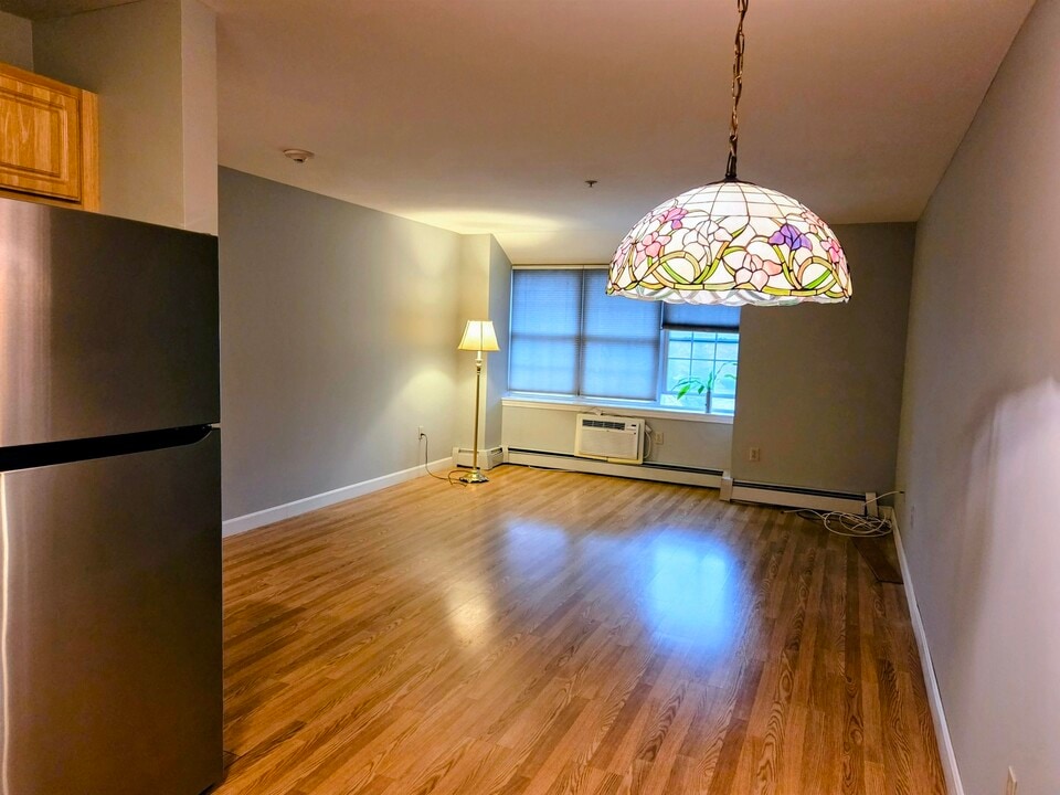 486 Nashua St in Milford, NH - Building Photo