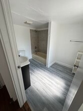 28 Compton St, Unit 1 in New Haven, CT - Foto de edificio - Building Photo