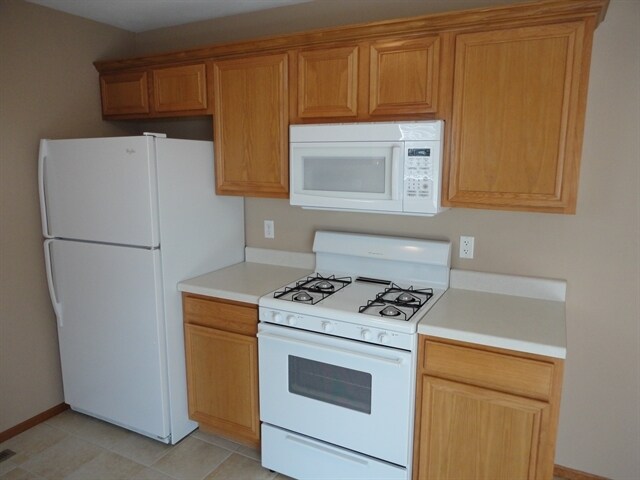 5498 Bastian Blvd in South Beloit, IL - Building Photo - Building Photo