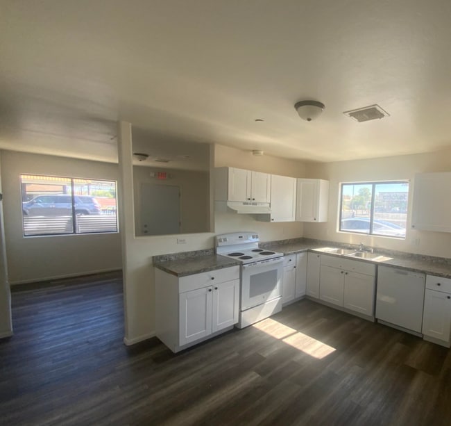 1460 W St Marys Rd in Tucson, AZ - Foto de edificio - Building Photo