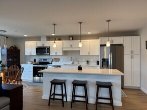 30 Pacer Way, Unit 219 in Scarborough, ME - Building Photo - Building Photo