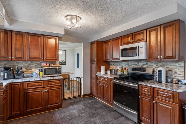 537 Vine Ln in Buffalo, NY - Building Photo - Building Photo