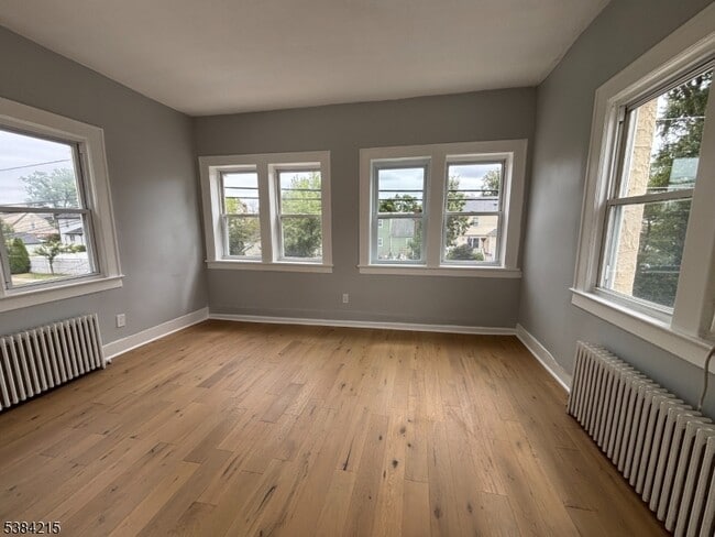 554 W Broad St in Westfield, NJ - Building Photo - Building Photo