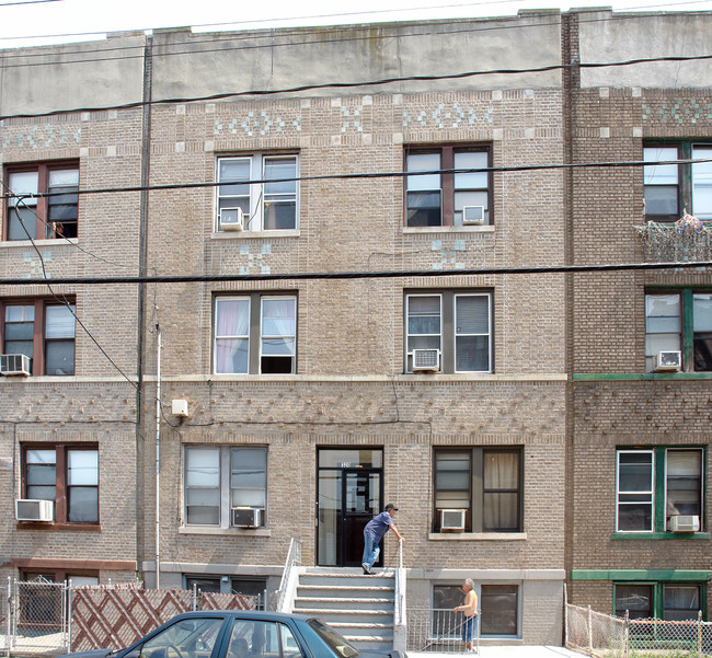 320 56th St in West New York, NJ - Building Photo - Building Photo