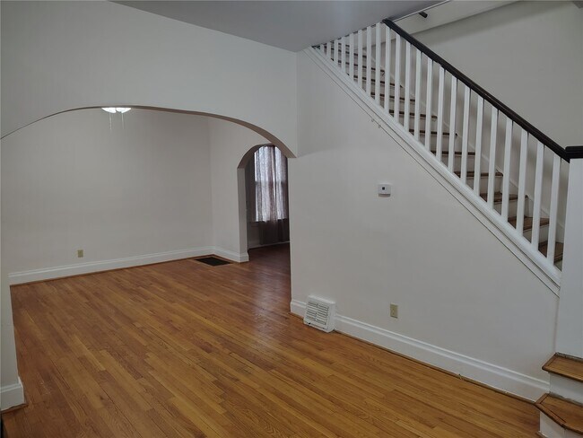 3246 S Big Bend Blvd in Maplewood, MO - Building Photo - Building Photo