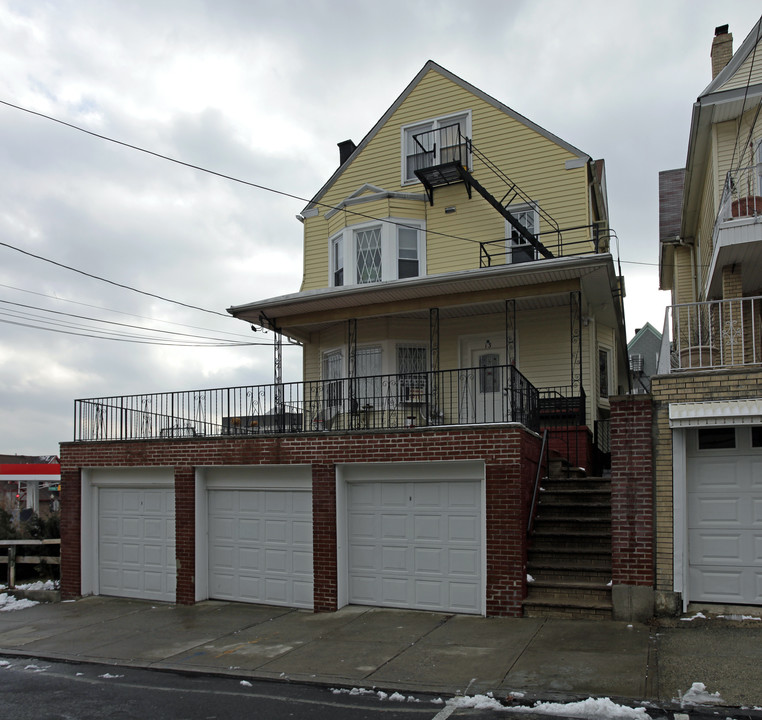 11-13 48th St in Weehawken, NJ - Building Photo