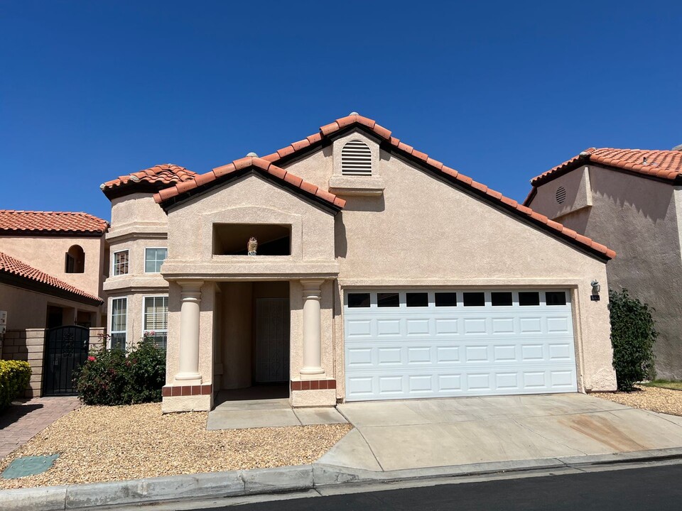 11574 Winifred Dr in Apple Valley, CA - Building Photo