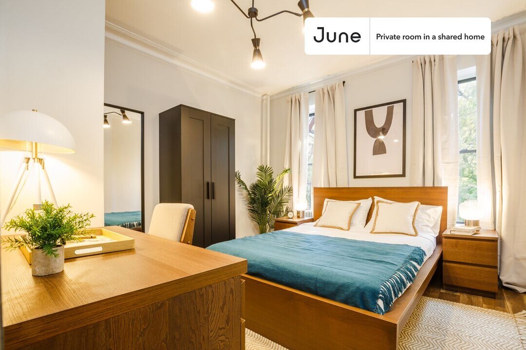 Private bedroom in 3 bed/1 bath Home in New York, NY - Building Photo