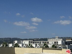 8614 Burton Wy in Los Angeles, CA - Building Photo - Building Photo