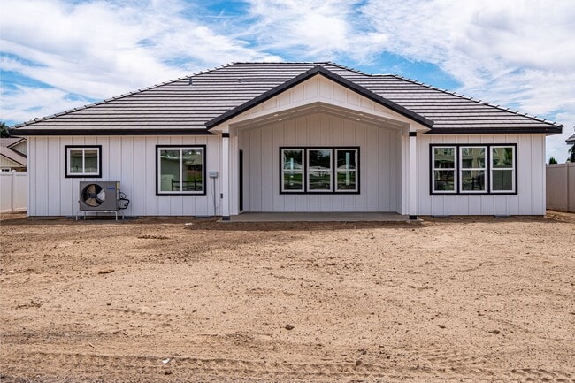 711 L St SW in Quincy, WA - Building Photo - Building Photo