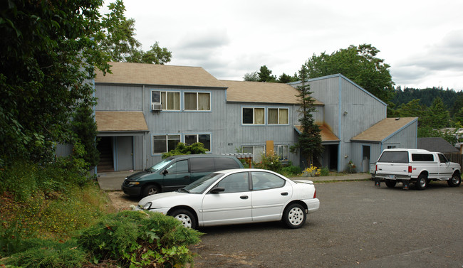 8231 NE Broadway in Portland, OR - Building Photo - Building Photo