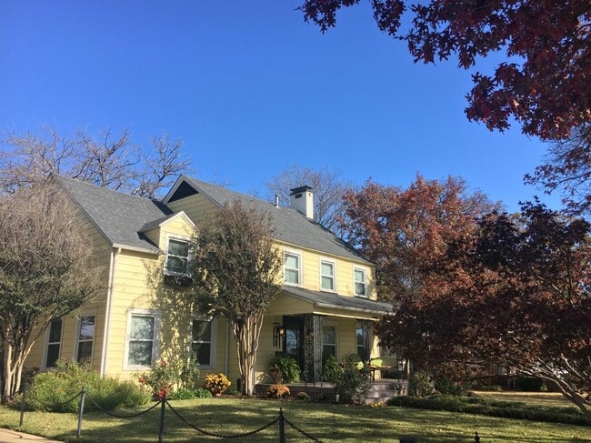 property at 601 E College St