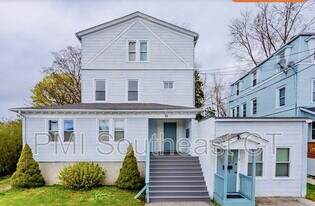 79 Garfield Ave in New London, CT - Building Photo