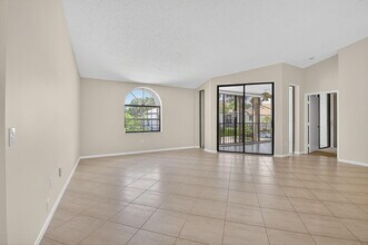 5136 Floria Dr in Boynton Beach, FL - Building Photo - Building Photo