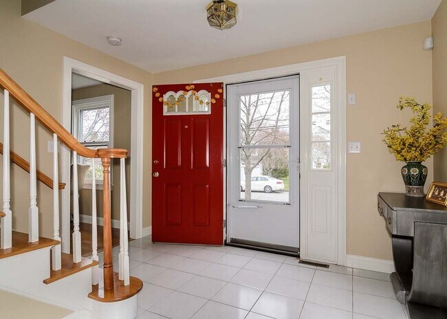 2 Minuteman Ln in Wellesley, MA - Building Photo - Building Photo