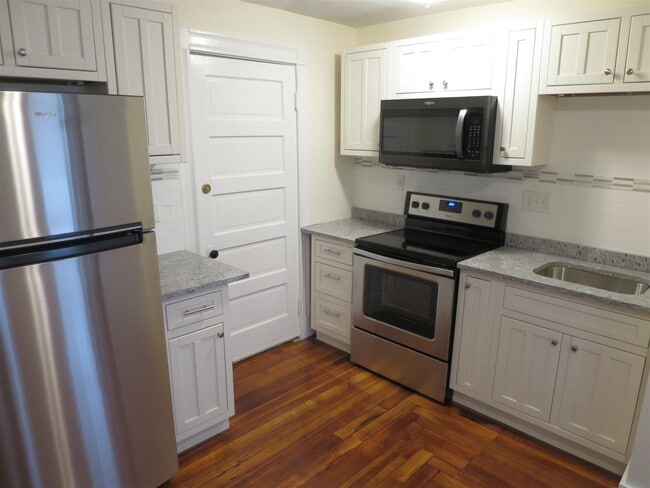 14 Garrison Ave, Unit 2 in Somerville, MA - Building Photo - Building Photo