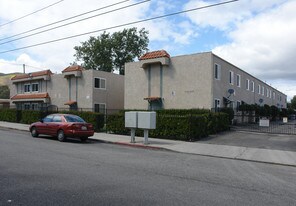 401-433 W Ramona St in Ventura, CA - Building Photo