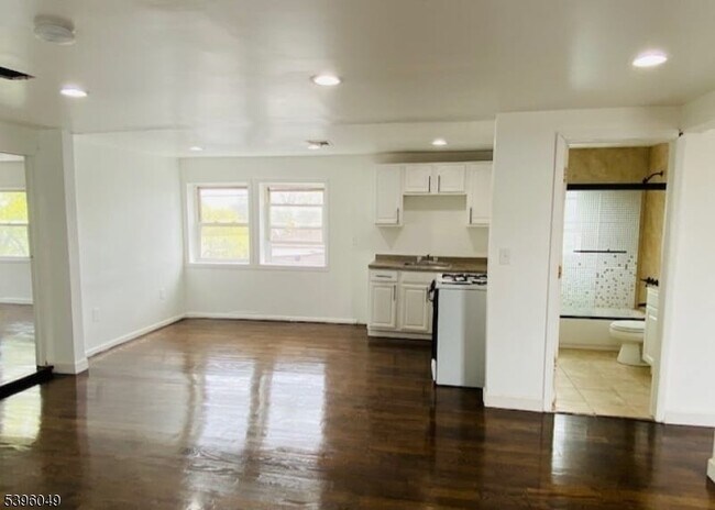 247 Lehigh Ave in Newark, NJ - Building Photo - Building Photo