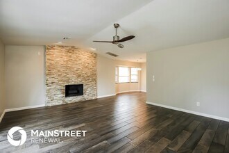 1030 W Churchill Way in Mustang, OK - Building Photo - Building Photo