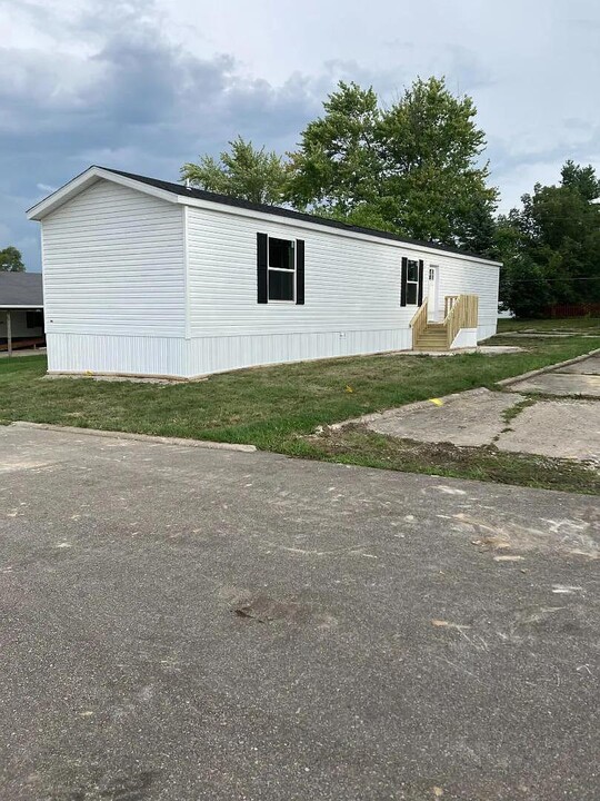 200 Gregory Ln in Bloomfield, IA - Foto de edificio