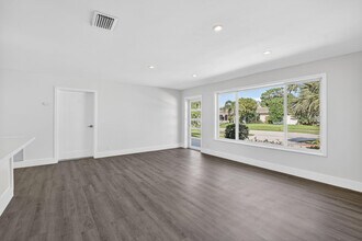 954 SE 7th St in Deerfield Beach, FL - Building Photo - Building Photo