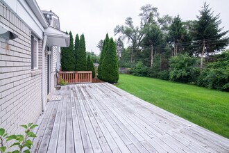 40611 W 10 Mile Rd in Novi, MI - Building Photo - Building Photo