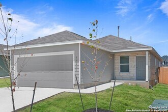 10231 Asta Trl in San Antonio, TX - Building Photo - Building Photo